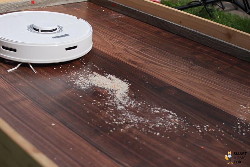 The Roborock Q7 Max Plus removes oats from a laminate floor.